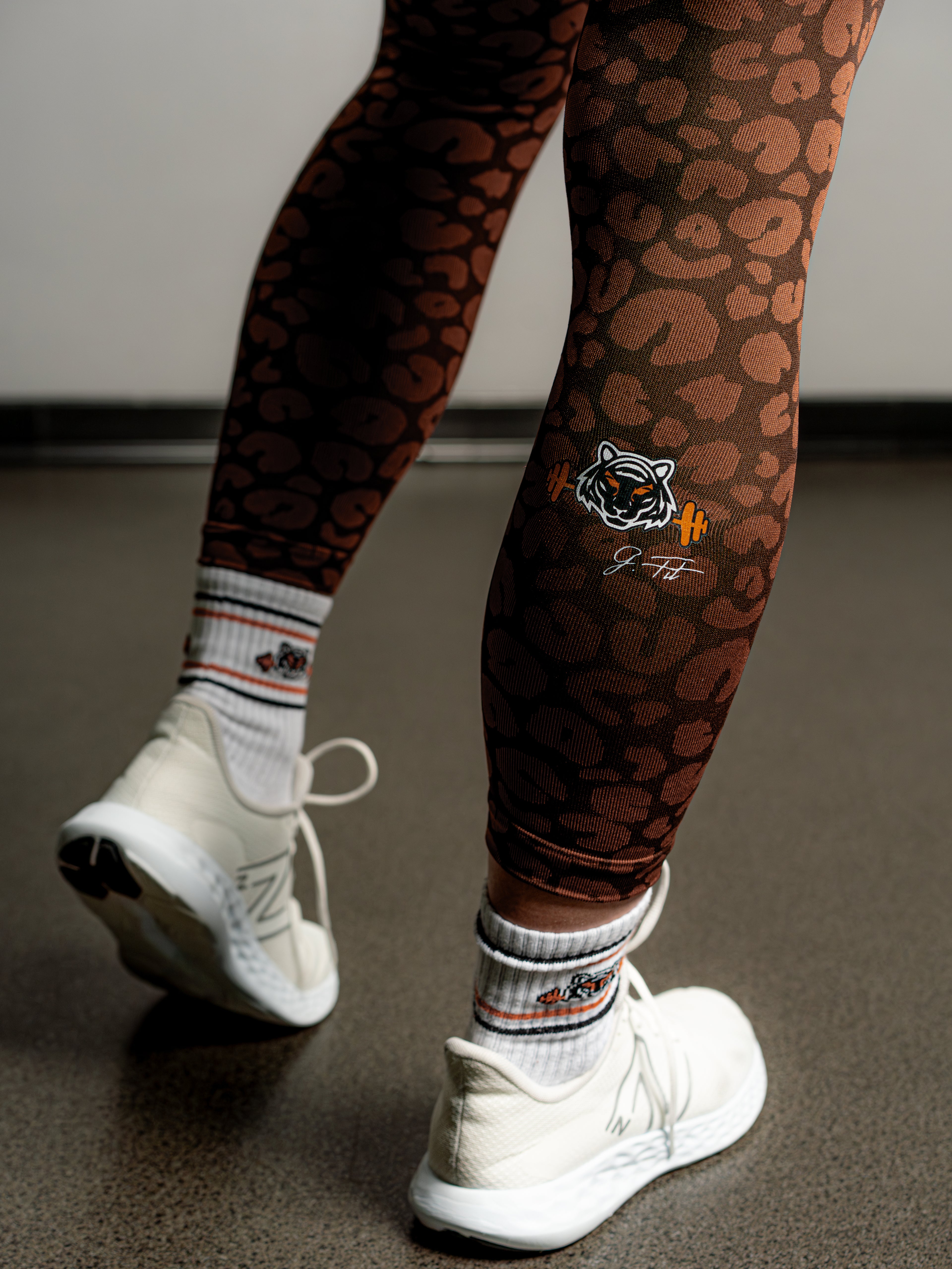 BROWN LEO LEGGINGS