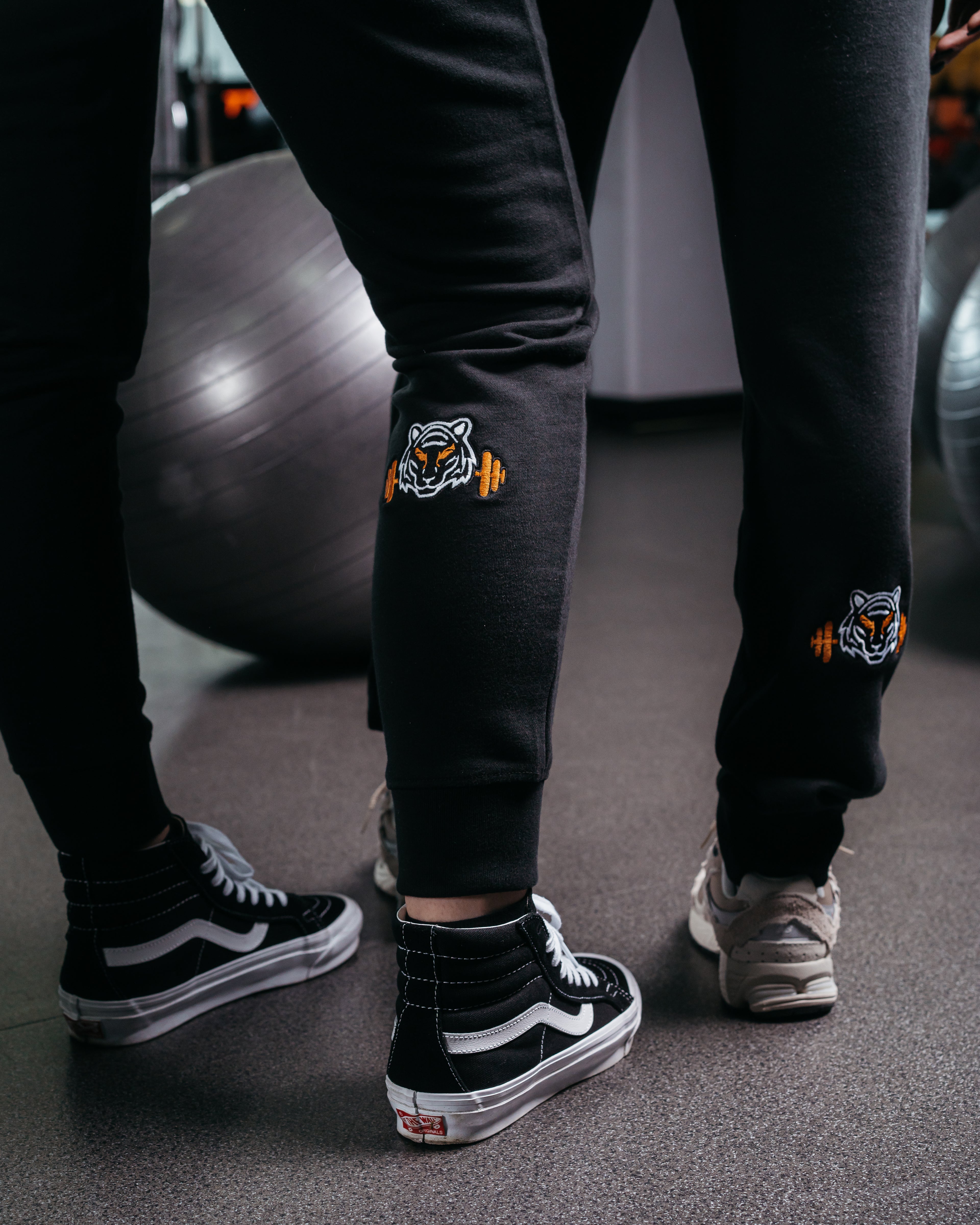 PANTALONE TUTA CON TIGRE RICAMATA - UOMO