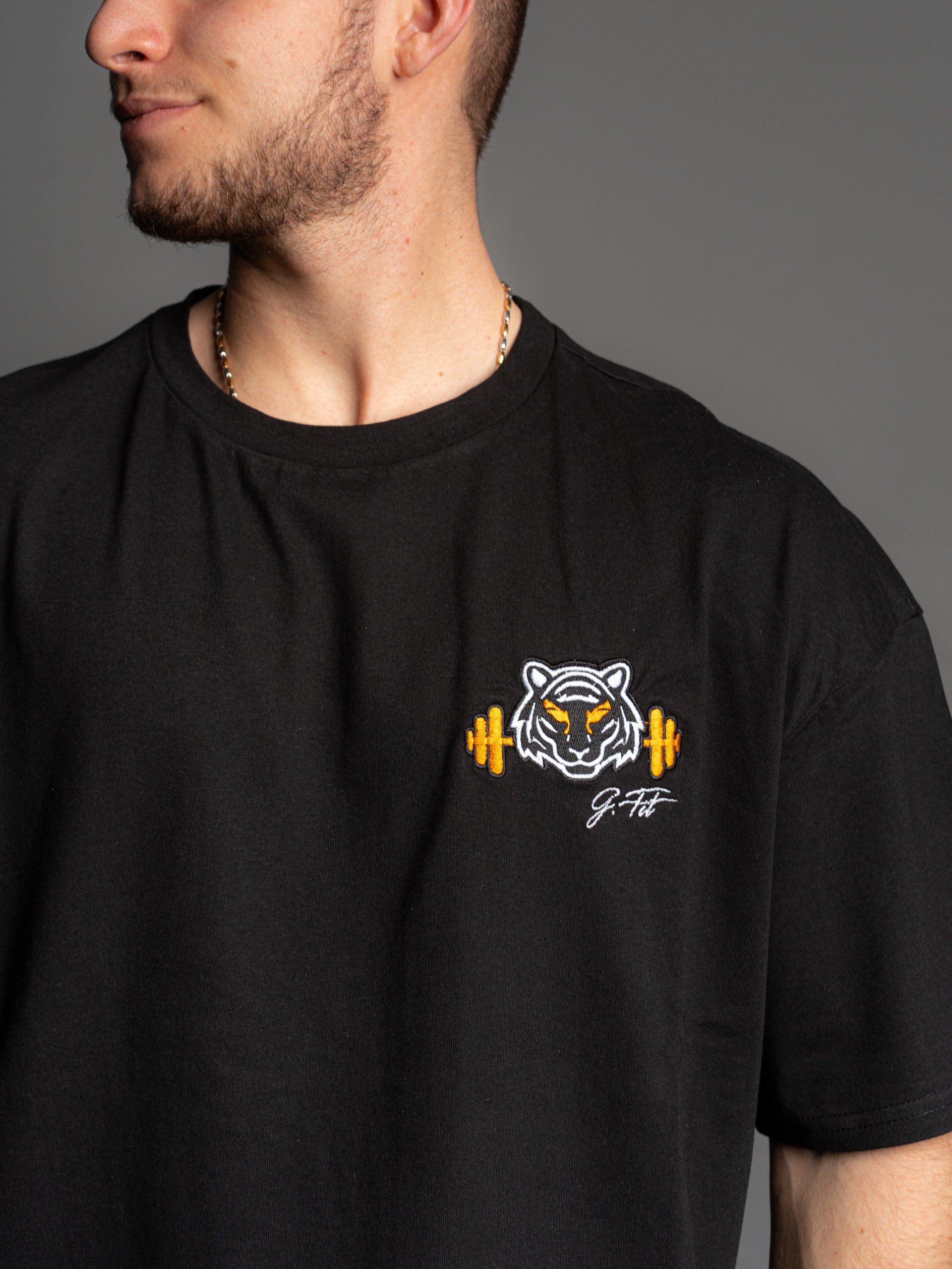 BLACK STREET OVER T-SHIRT