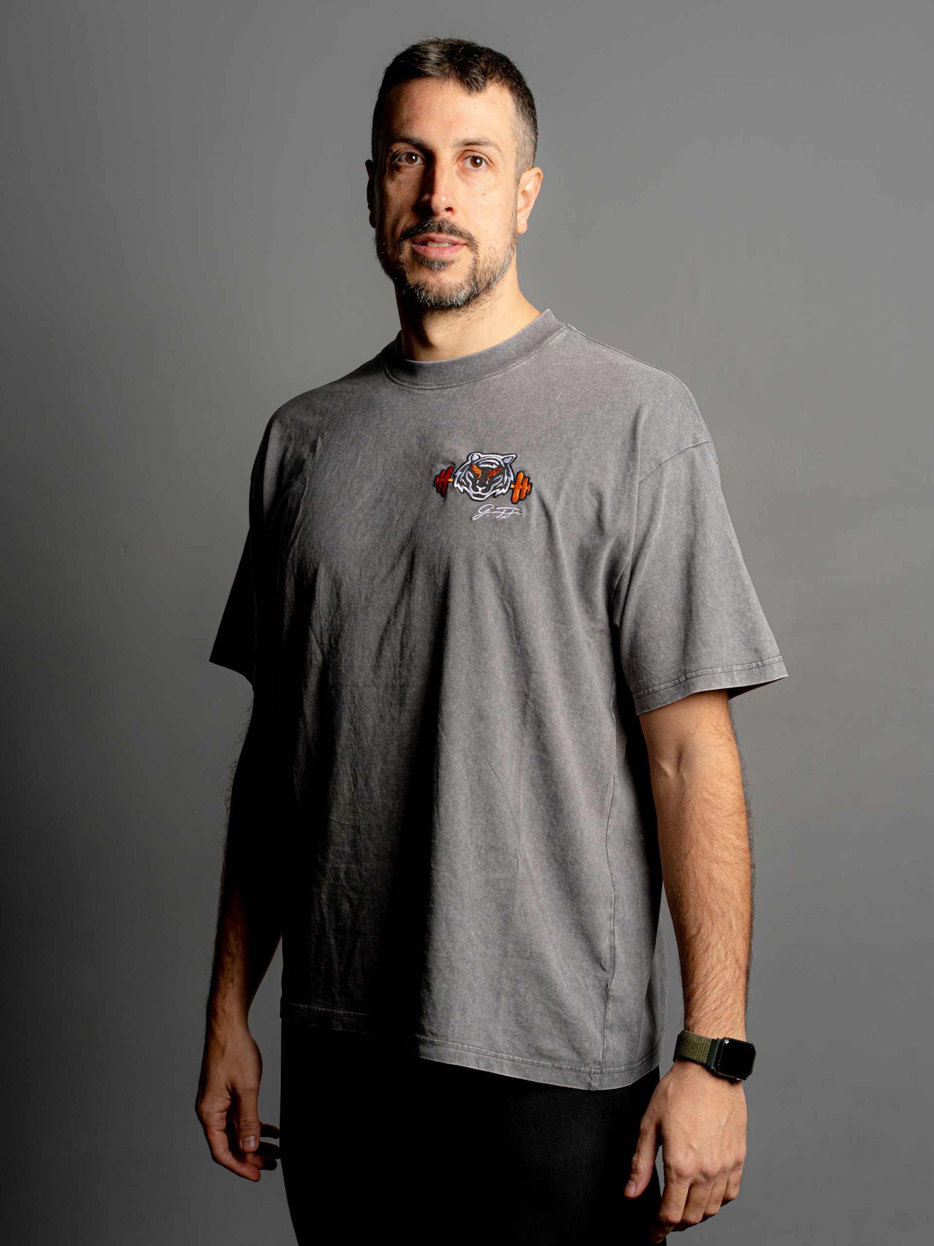 GREY STREET STYLE T-SHIRT