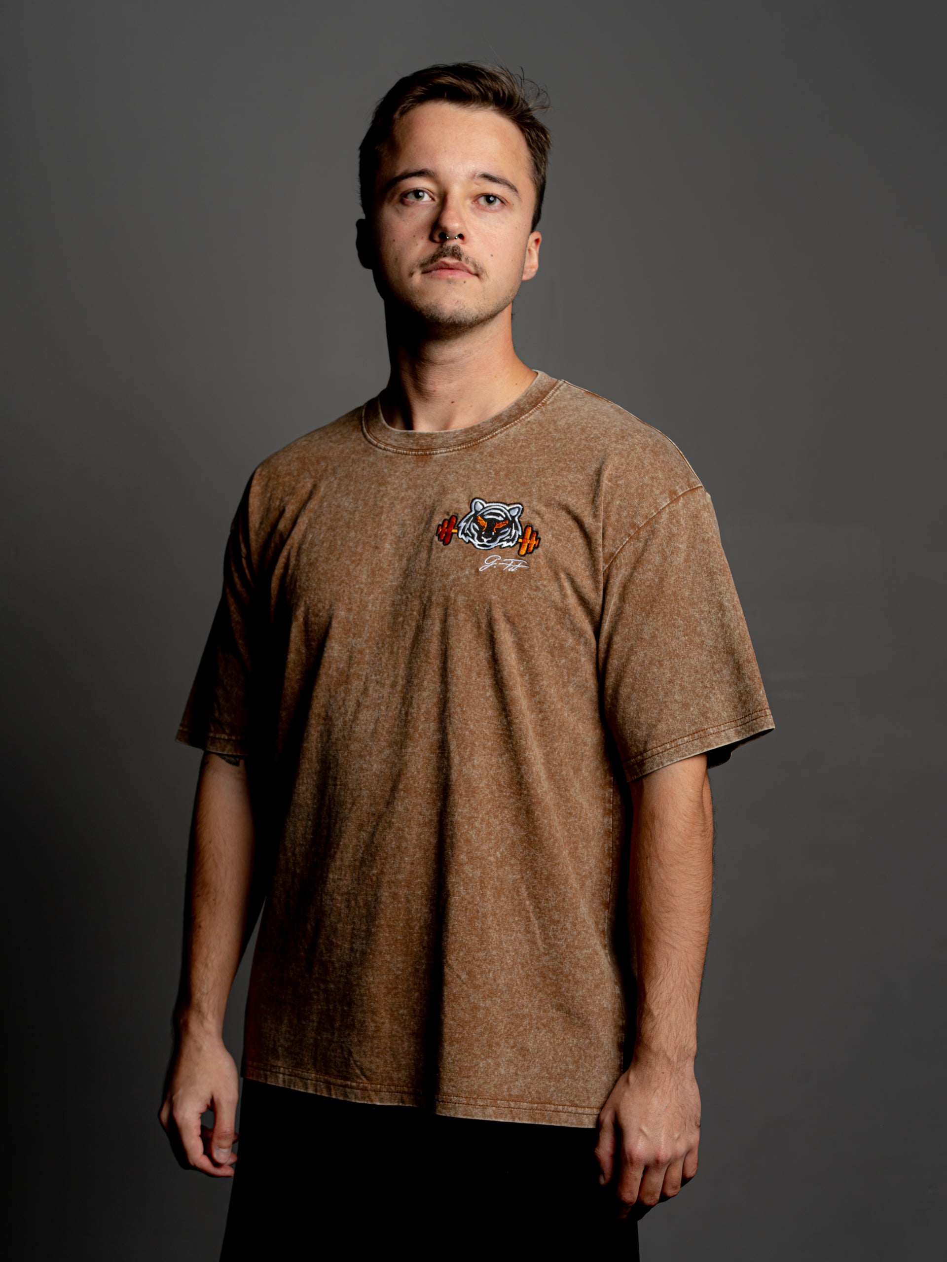 BROWN STREET OVER T-SHIRT