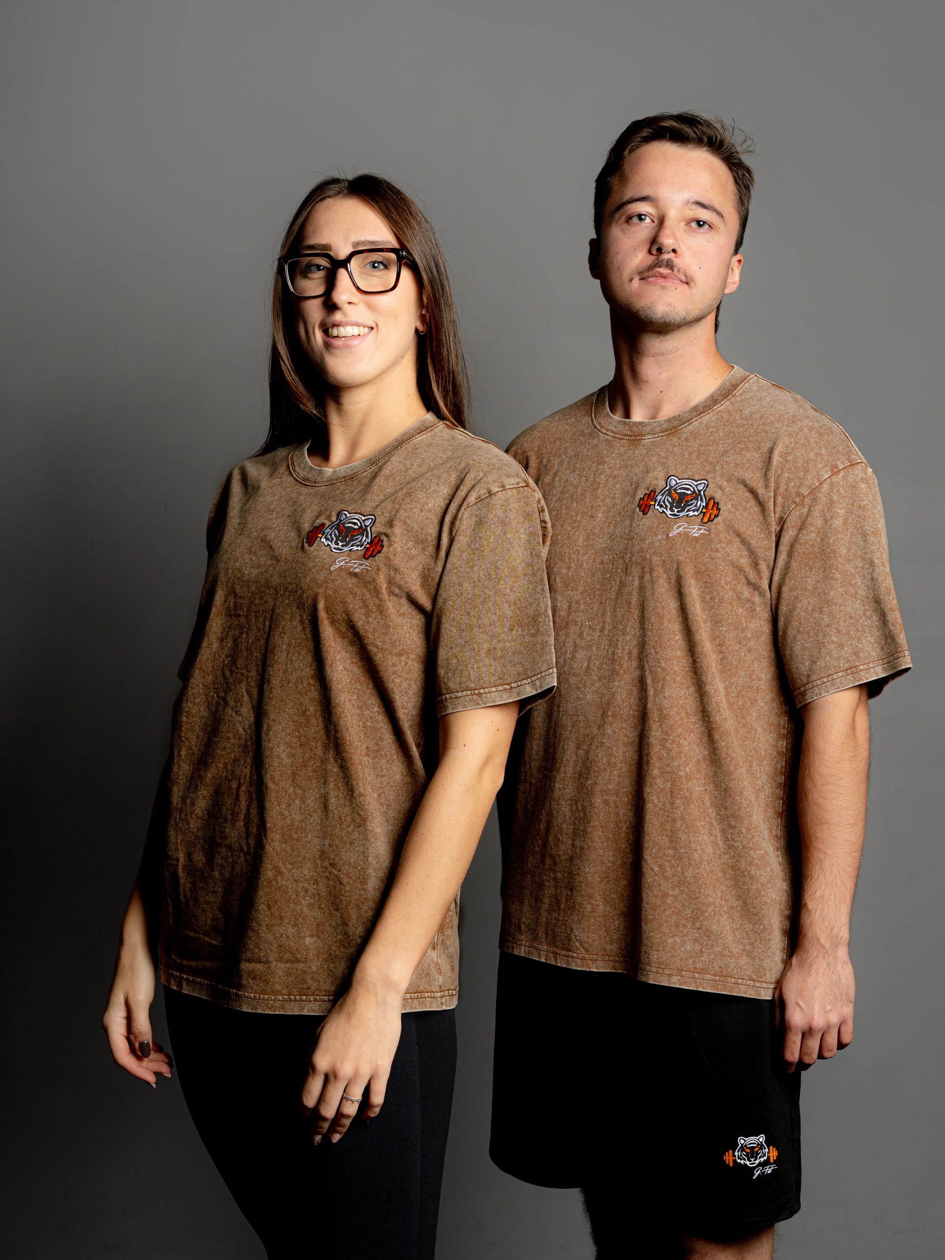 BROWN STREET OVER T-SHIRT