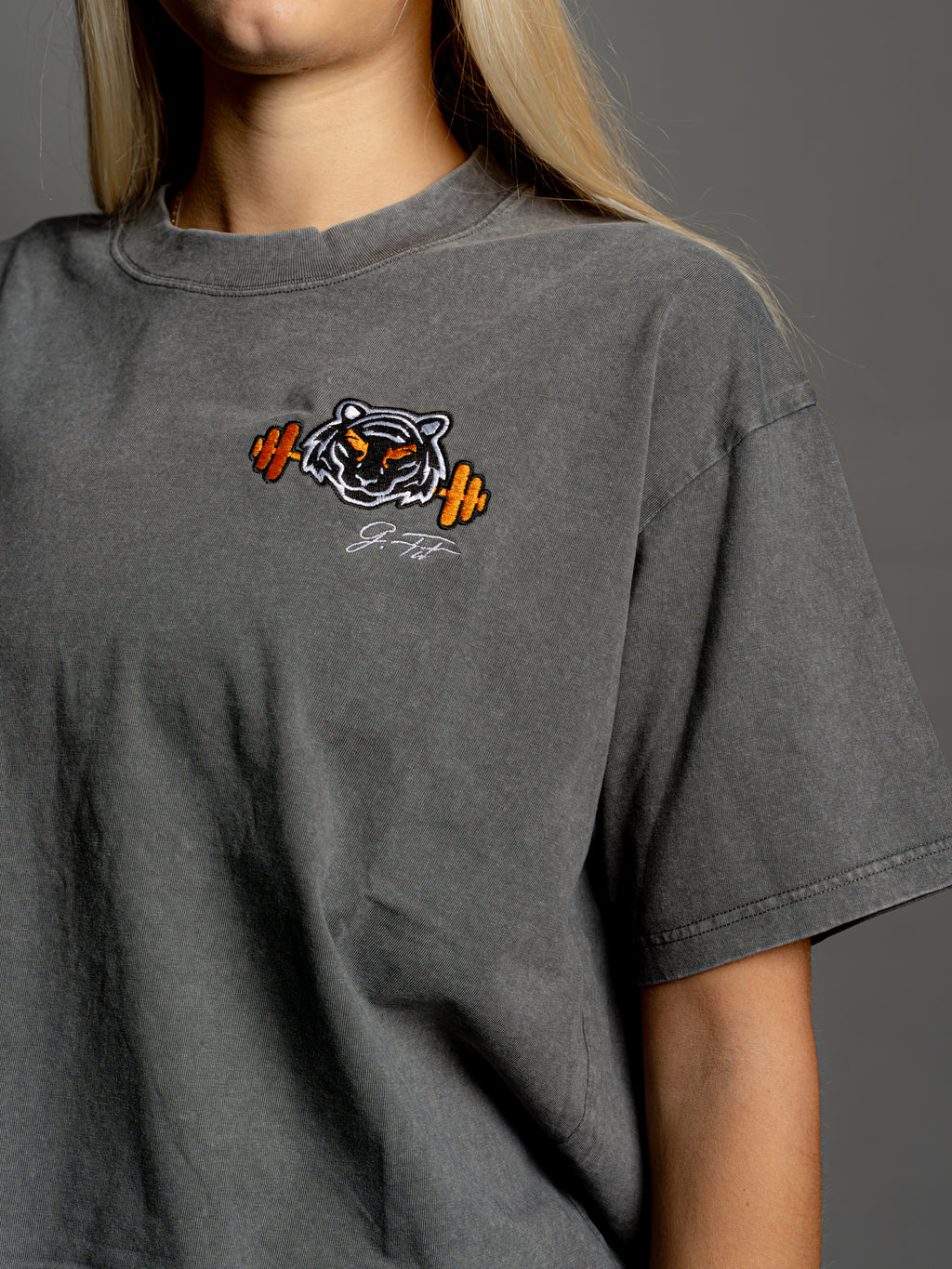 GREY STREET STYLE T-SHIRT