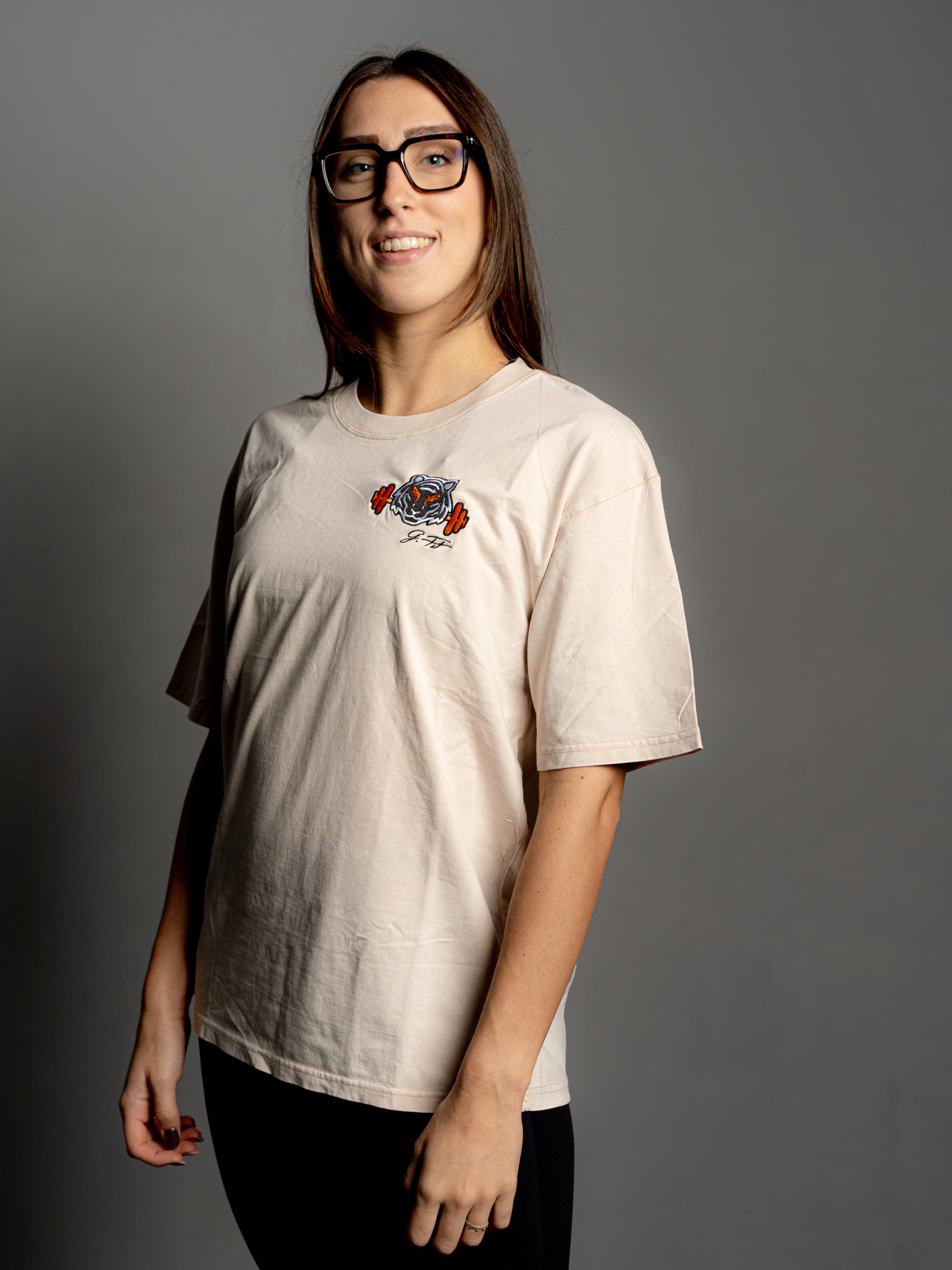 BEIGE STREET OVER T-SHIRT