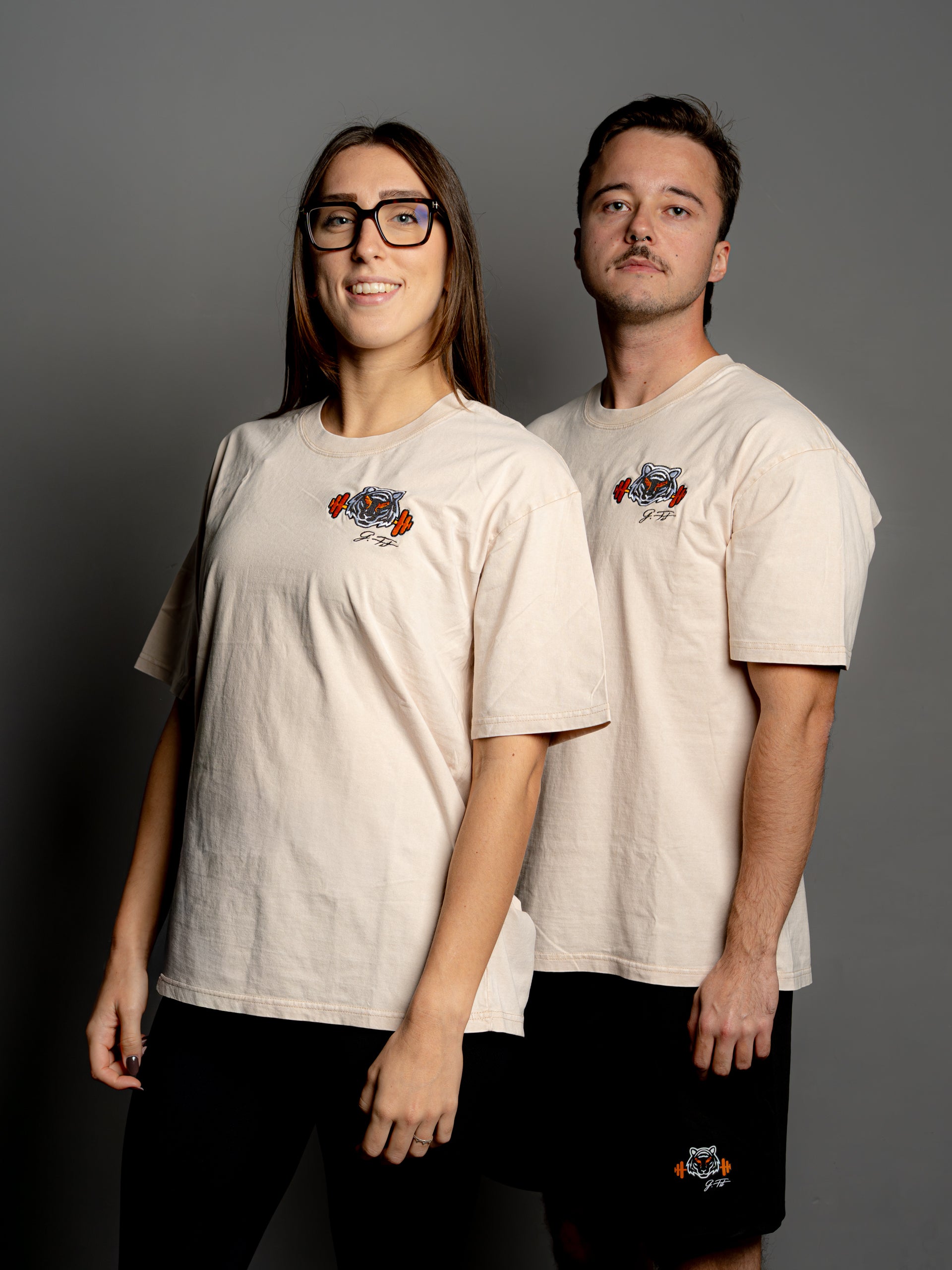 BEIGE STREET OVER T-SHIRT