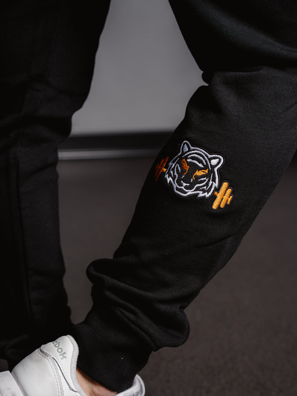 PANTALONE TUTA CON TIGRE RICAMATA - DONNA