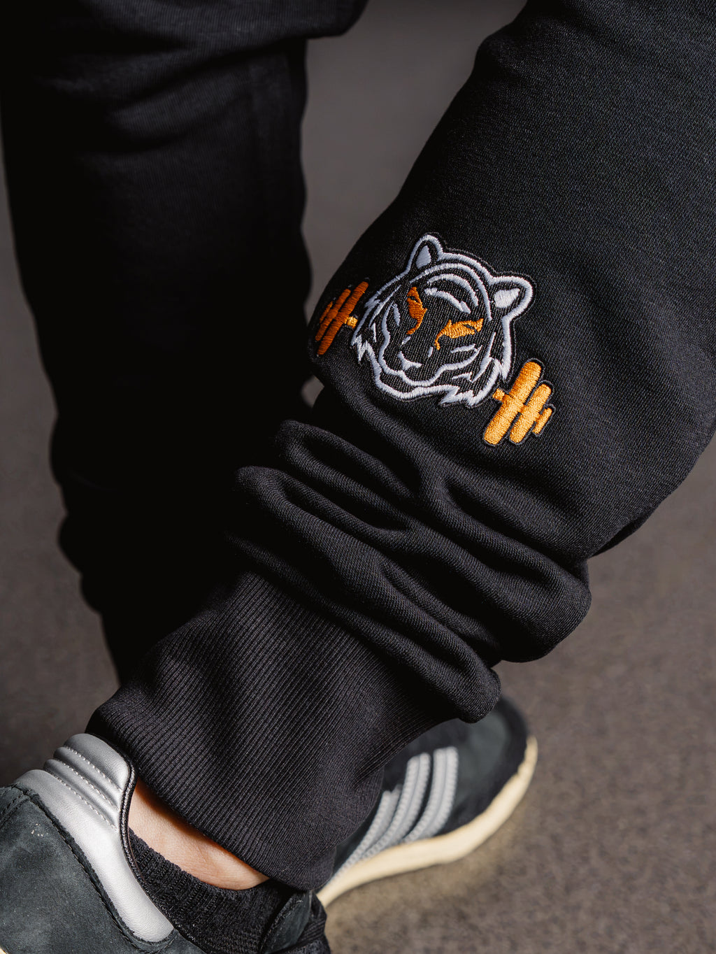PANTALONE TUTA CON TIGRE RICAMATA - UOMO