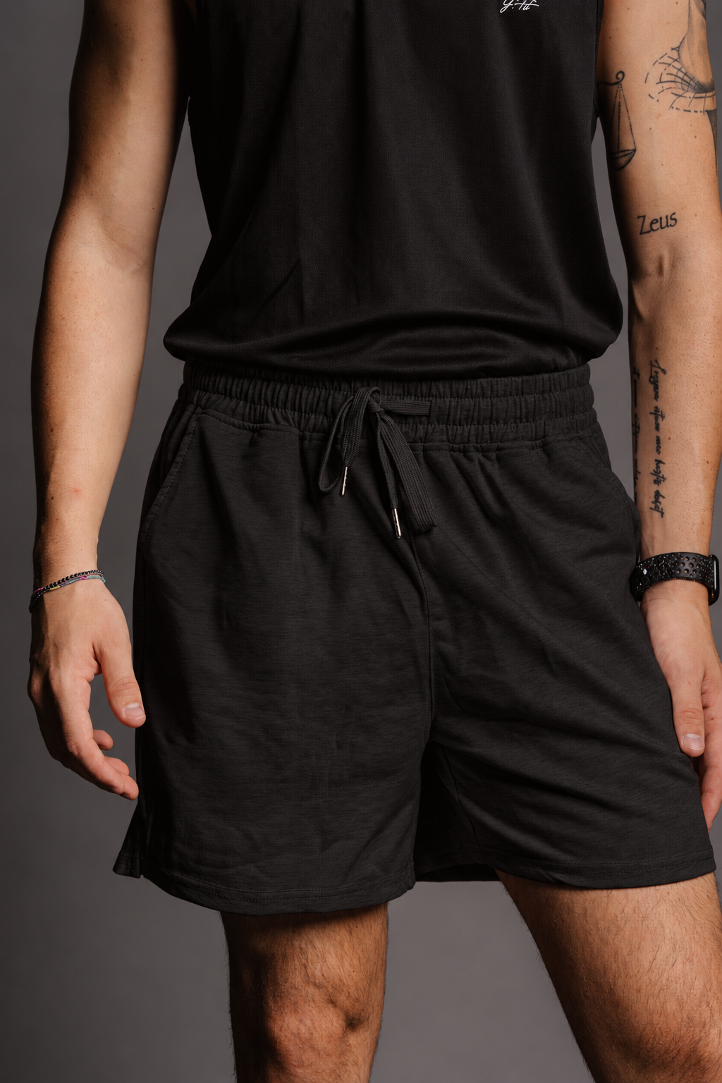 BLACK ESSENTIAL SHORT