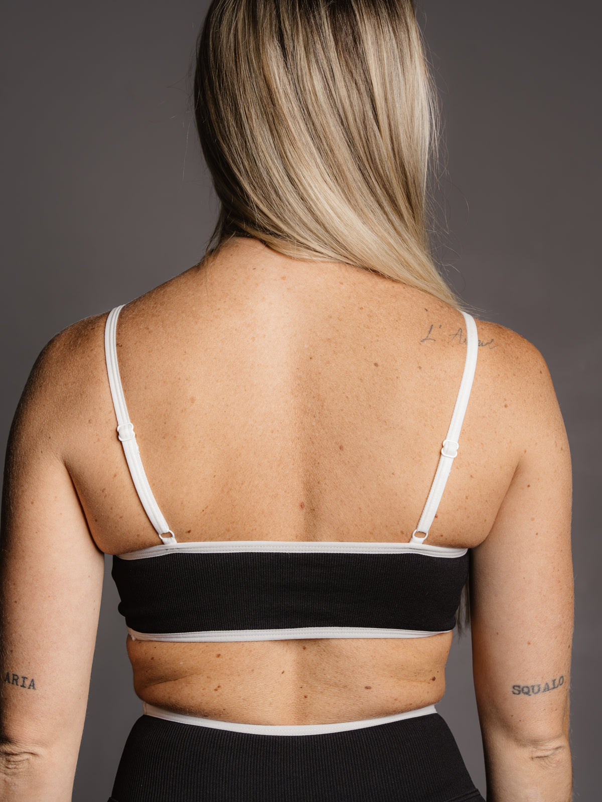 BLACK CONTRAST TOP